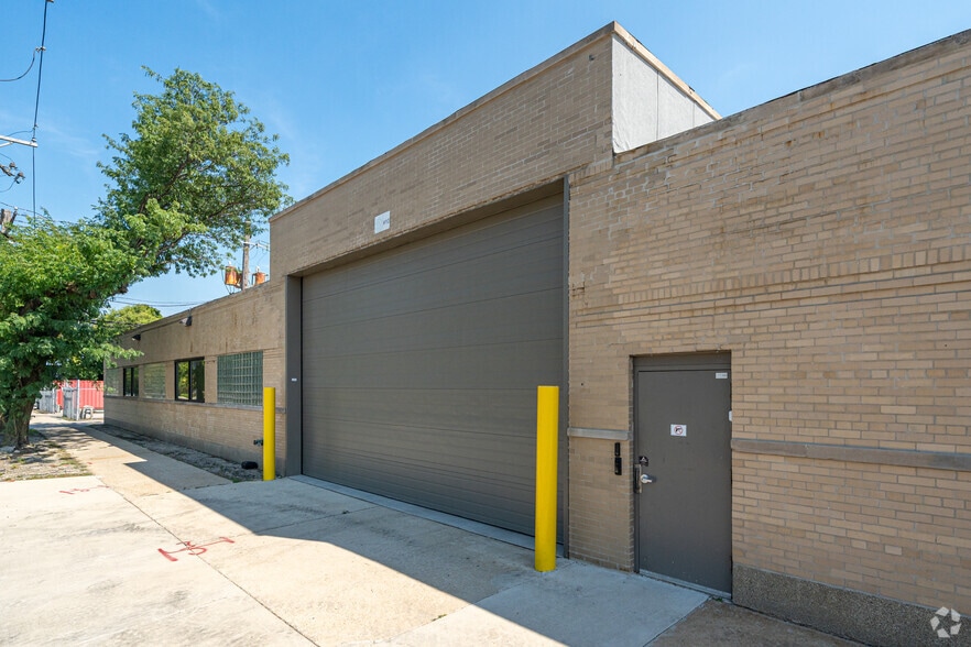 More Photos Of 1657 N Kostner Ave, Chicago Warehouse For Lease