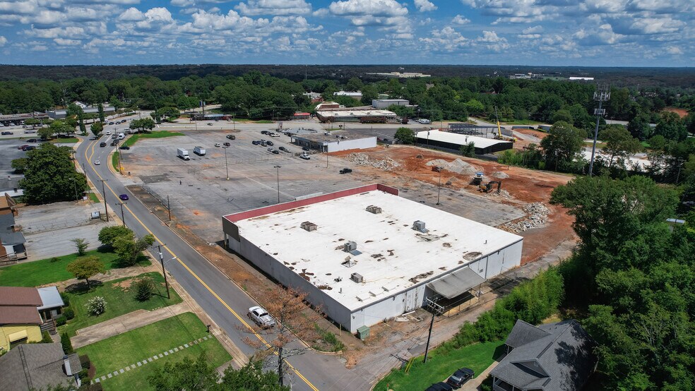 More Photos Of 3304-3350 Augusta Rd, Greenville Unknown For Lease