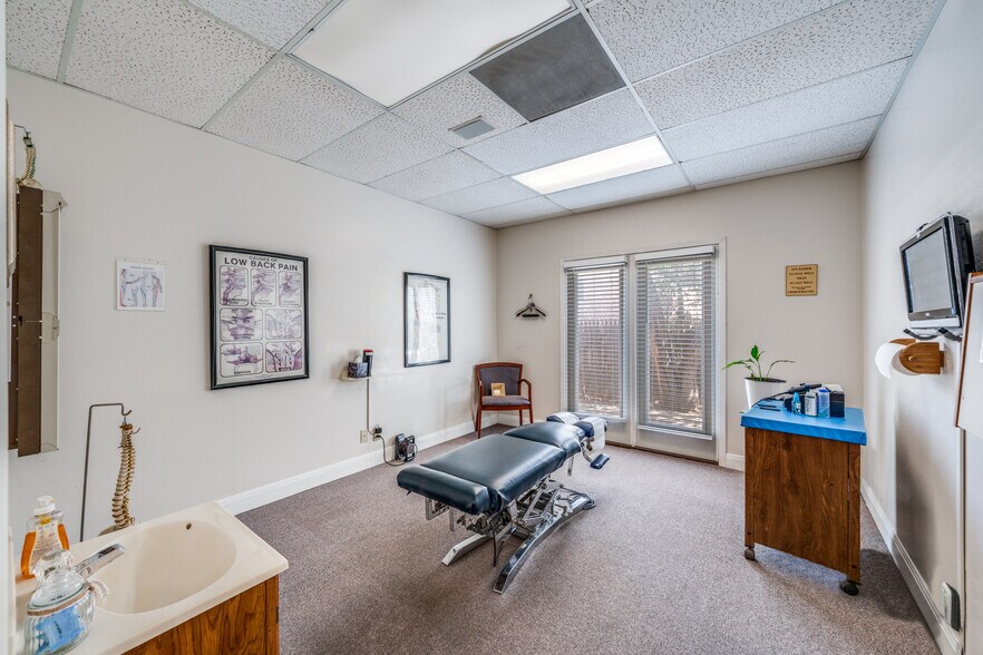 More Photos Of 7870 Broadway, San Antonio Medical For Sale