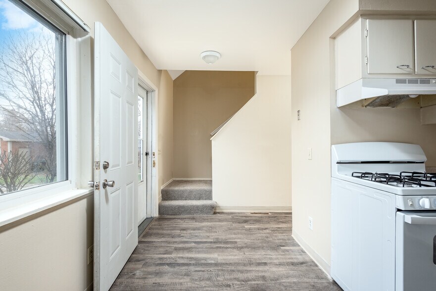 More Photos Of 1001-1003 Vincent Ct, Lansing Apartments For Sale