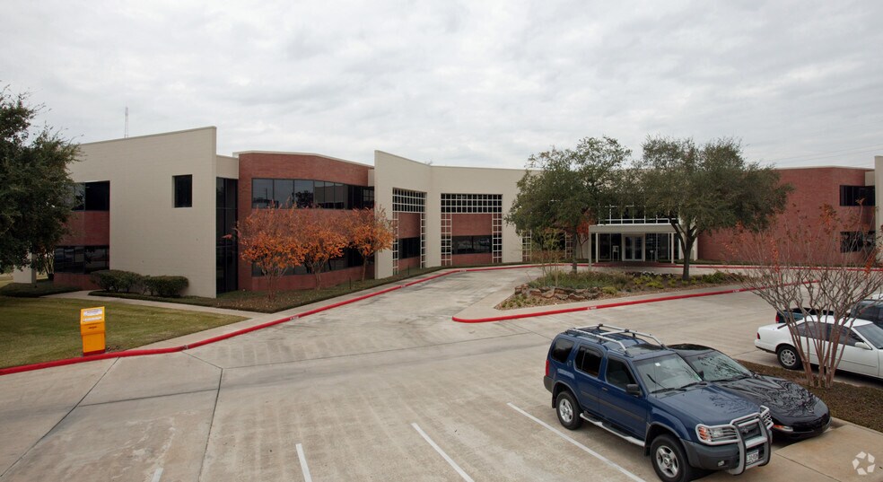 More Photos Of 15201 East Fwy, Channelview Office For Lease