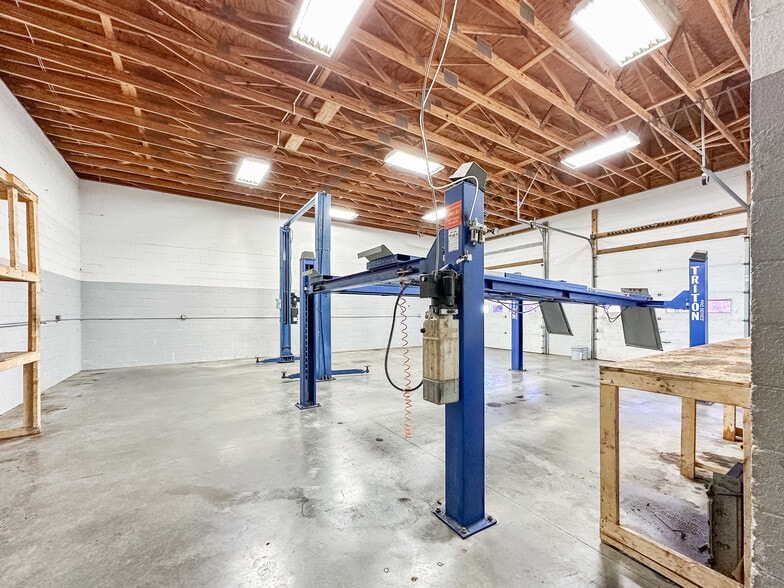 More Photos Of 811 W Constance Rd, Suffolk Flex For Sale