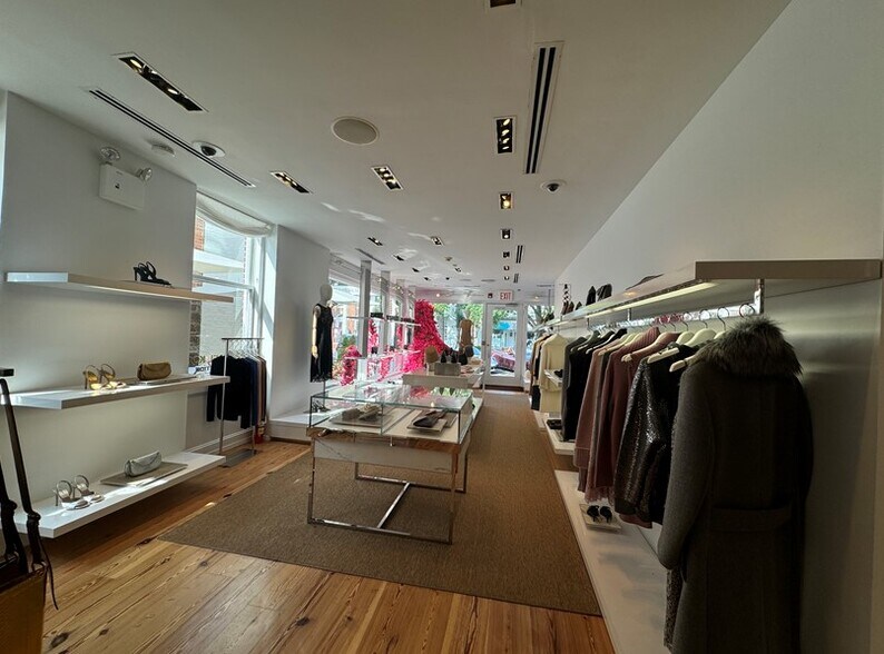 More Photos Of 30 Main St, Southampton Office For Lease