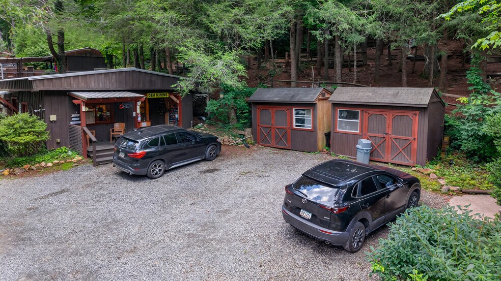 More Photos Of 24 Adelaide Dr, Blue Ridge Specialty For Sale