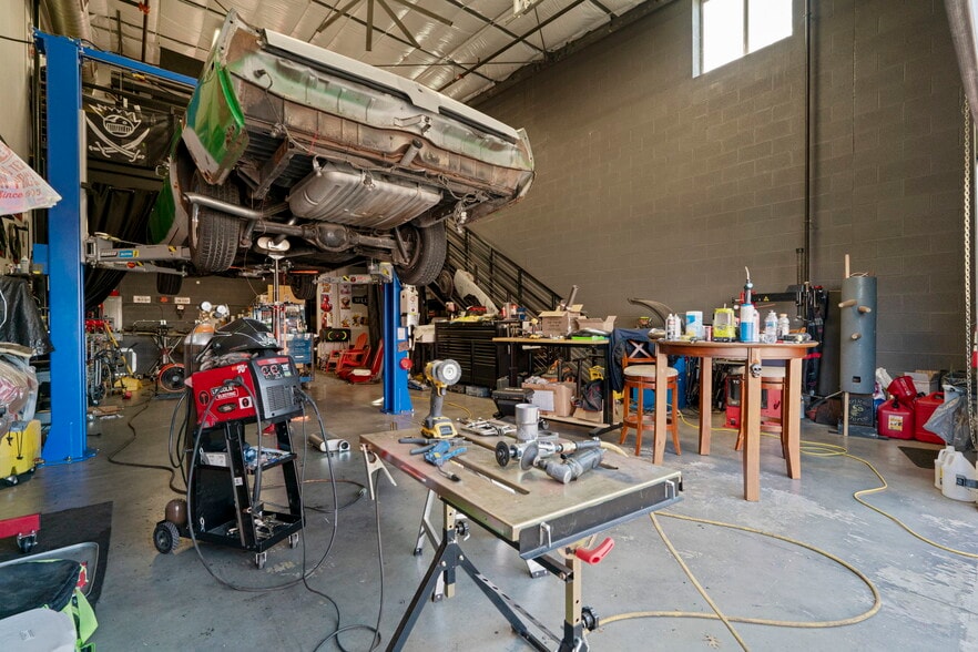 More Photos Of 2100 Double Creek Dr, Round Rock Warehouse For Sale