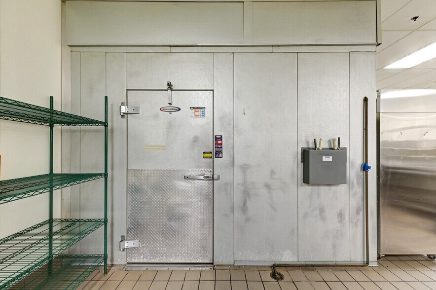 More Photos Of 5555 70th Pl, Bedford Park Freestanding For Sale