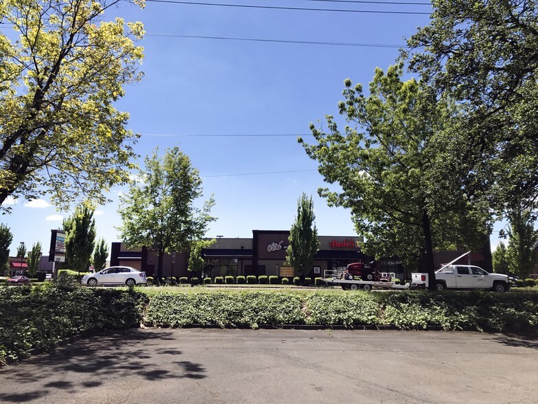 More Photos Of 2280-2310 SE Mission St, Salem Unknown For Lease