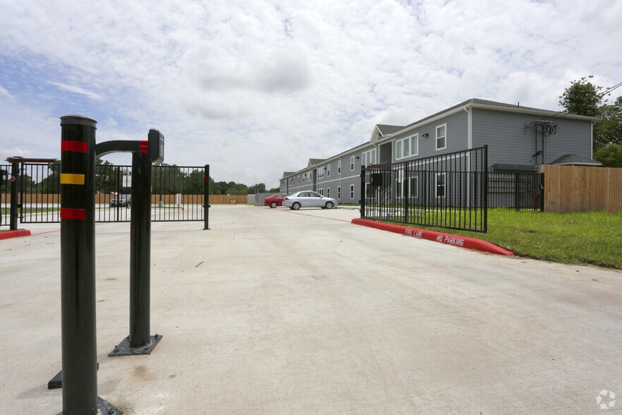 More Photos Of 2604 Avenue K, Bay City Apartments For Sale