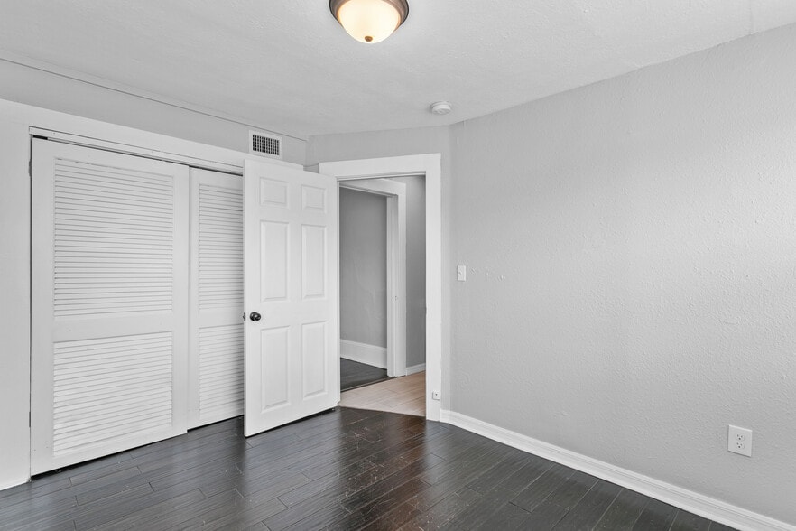 More Photos Of 1720 W Hills Ave, Tampa Apartments For Sale
