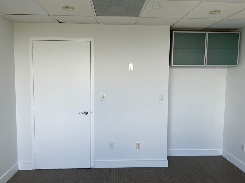 More Photos Of 4770 Biscayne Blvd, Miami Office For Sale