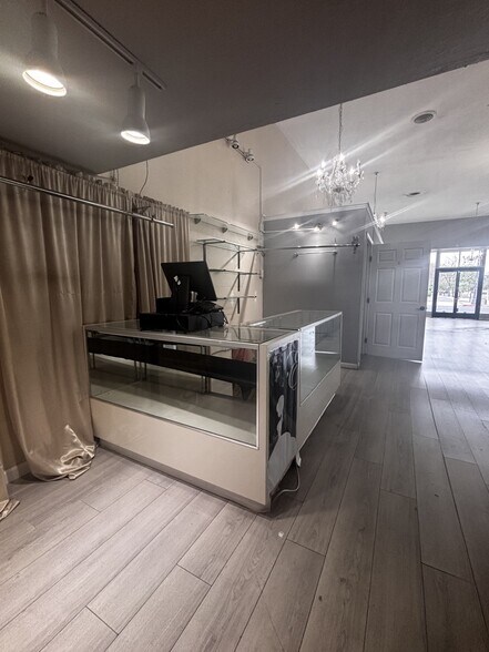 More Photos Of 1222 H St, Modesto Storefront For Lease