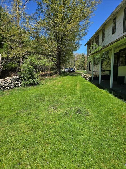 More Photos Of 24 Washington Lake Rd, Yulan Specialty For Sale