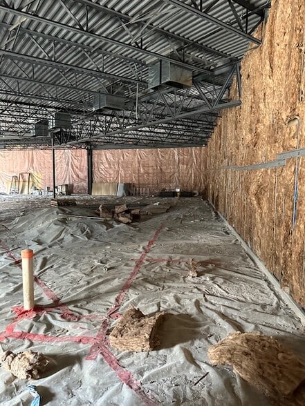 More Photos Of 1595 E Sumner St, Hartford Storefront For Sale