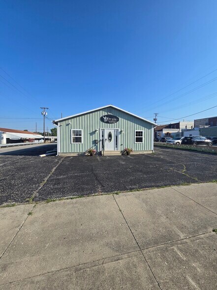 Primary Photo Of 1444 S A St, Elwood Freestanding For Sale