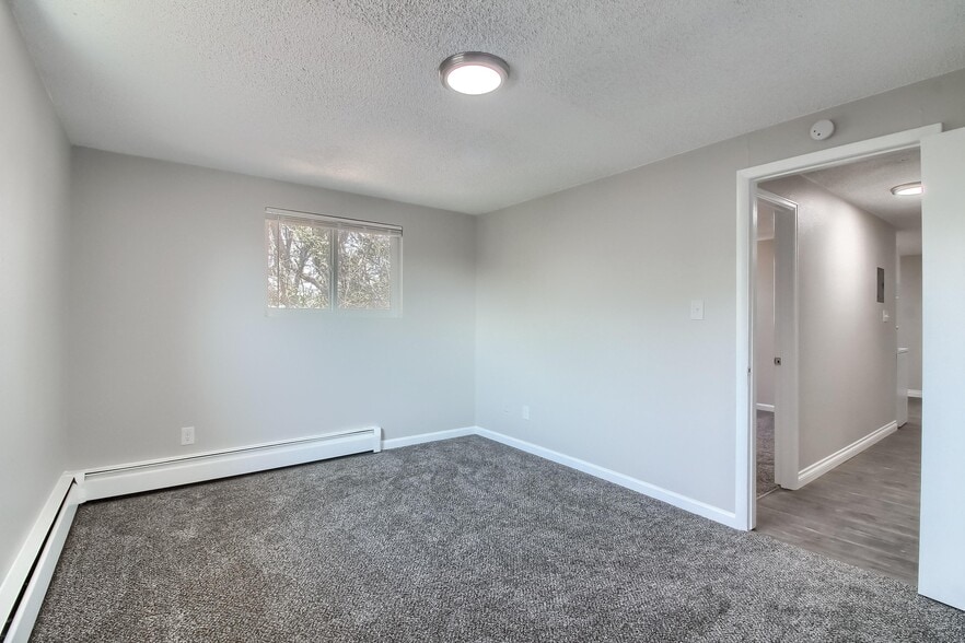 More Photos Of 1960 Dallas St, Aurora Multifamily For Sale
