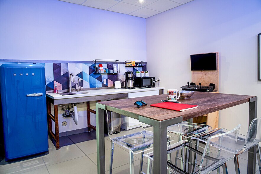 More Photos Of 1095 W Rio Salado Pky, Tempe Office For Lease