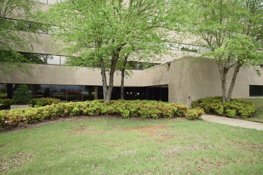 Primary Photo Of 2402 Wildwood Ave, North Little Rock Medical For Lease