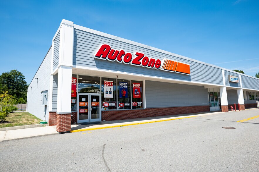 More Photos Of 18-20 Main St, North Reading Storefront For Lease