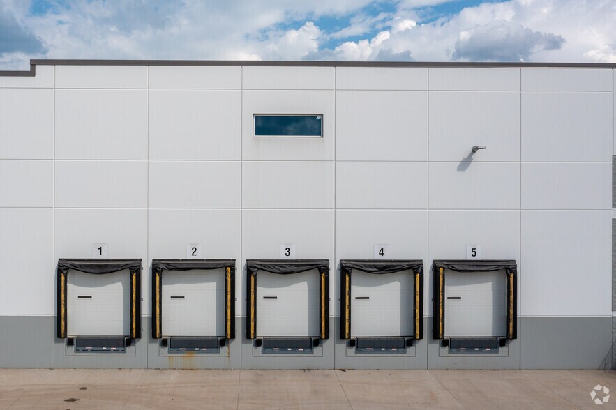 More Photos Of 2075 W 43rd St, Chicago Industrial For Sale