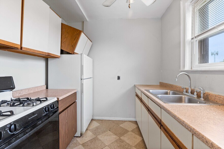 More Photos Of 16940 Log Cabin St, Detroit Apartments For Sale