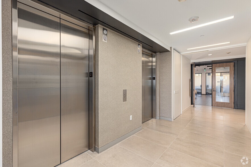 More Photos Of 12544 High Bluff Dr, San Diego Coworking Space