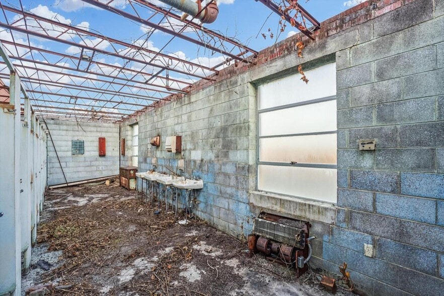 More Photos Of 113 Aileen Rd, Flint Hill Warehouse For Sale