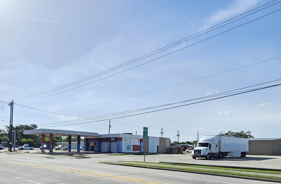 More Photos Of 1901 Pasadena Blvd, Pasadena Service Station For Sale