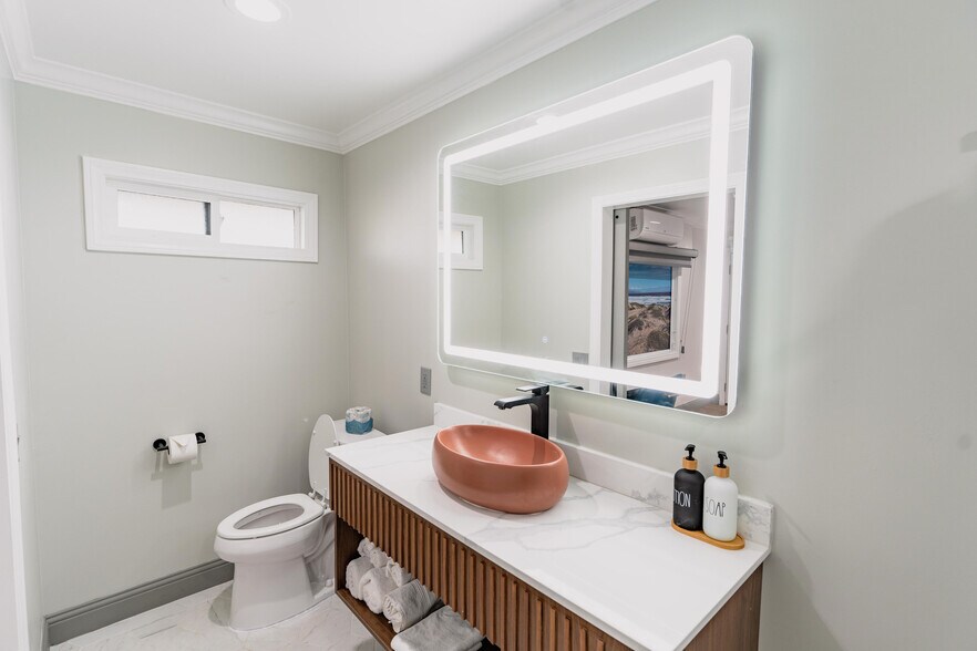 More Photos Of 1107 N Broadway, Santa Maria Hotel For Sale