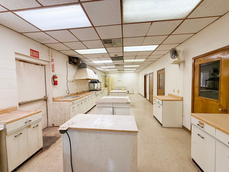 More Photos Of 1901 Carter St, Pampa Office For Sale