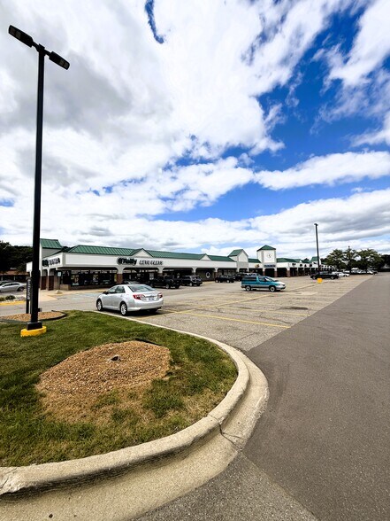 More Photos Of 44908-44954 Ford Rd, Canton Freestanding For Lease