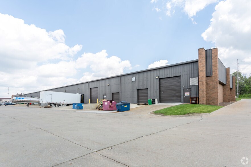 More Photos Of 1450 Firestone Pky, Akron Warehouse For Lease
