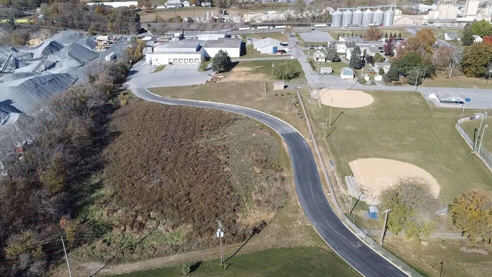 More Photos Of 116 Cameron St, Elizabethtown Distribution For Lease