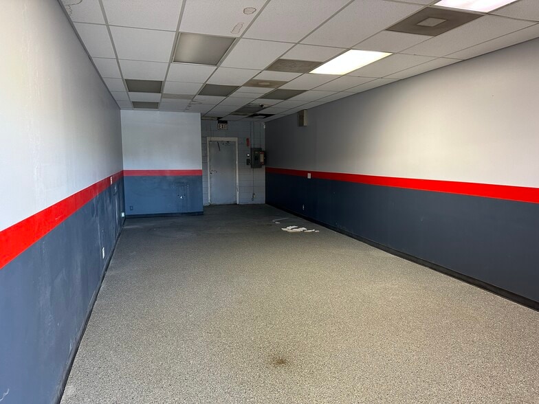 More Photos Of 3208 S Alpine Rd, Rockford Unknown For Lease