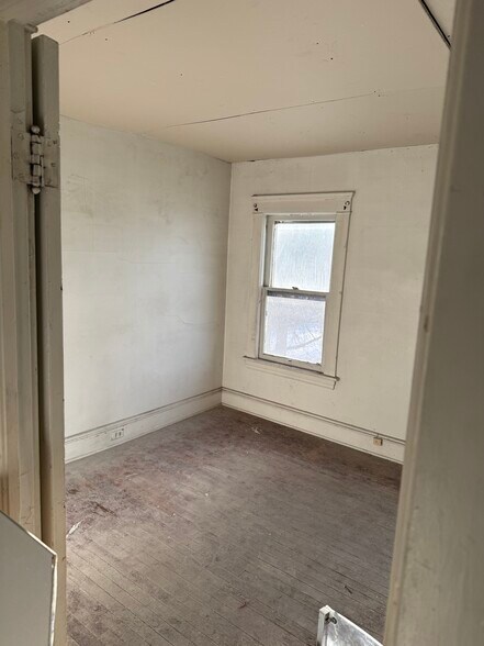 More Photos Of 1817 Penrose Ave, East Cleveland Specialty For Sale