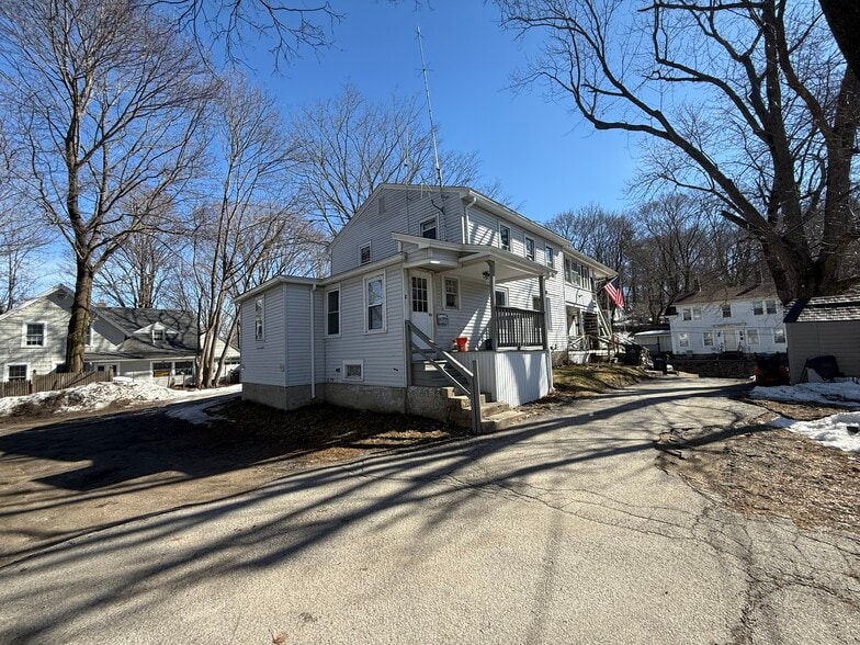 More Photos Of 2 Lyon St, Putnam Apartments For Sale