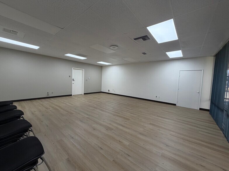 More Photos Of 110 Harding Blvd, Roseville Loft Creative Space For Sale