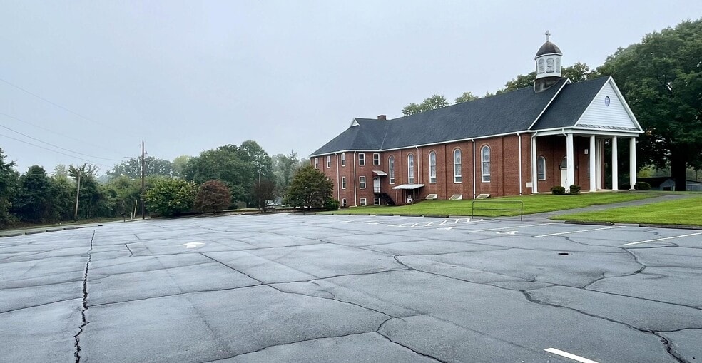 More Photos Of 4700 Old Walkertown Rd, Winston-Salem Religious Facility For Sale