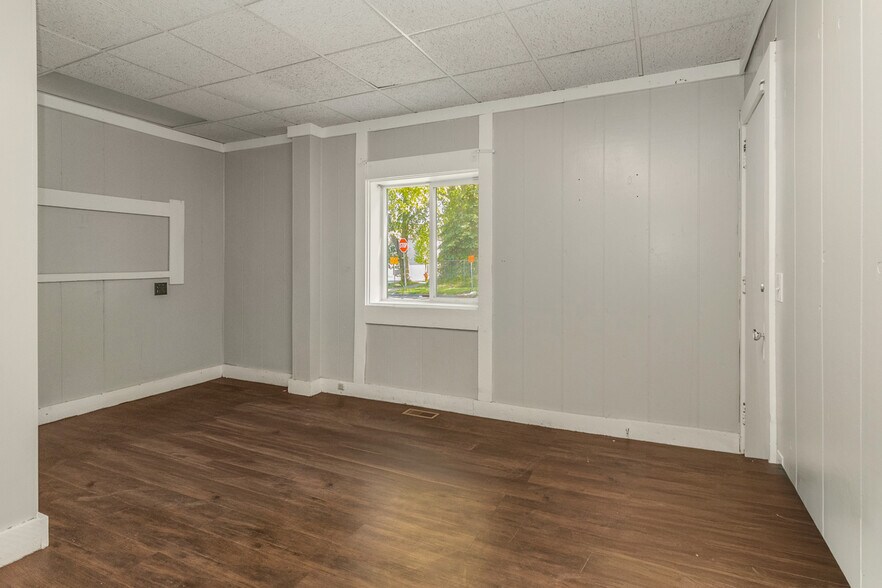 More Photos Of 1321 Payne Ave, Saint Paul Storefront Retail Residential For Sale
