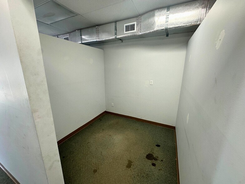 More Photos Of 6009 15th St E, Bradenton Warehouse For Lease