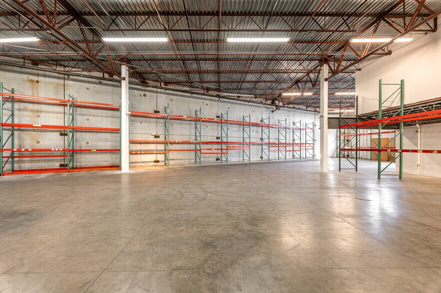 More Photos Of 1200 S Rogers Cir, Boca Raton Warehouse For Lease