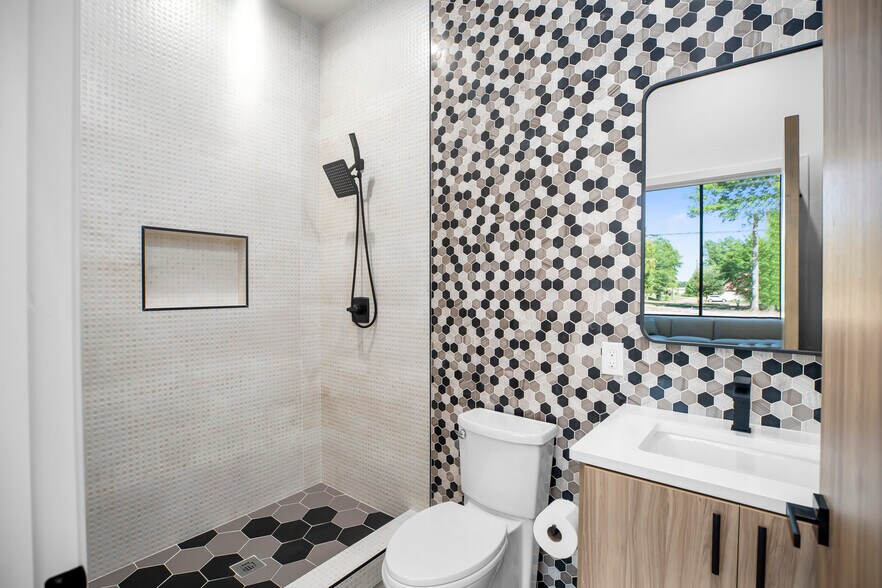 More Photos Of 2001 Tulane Dr, Lufkin Medical For Sale