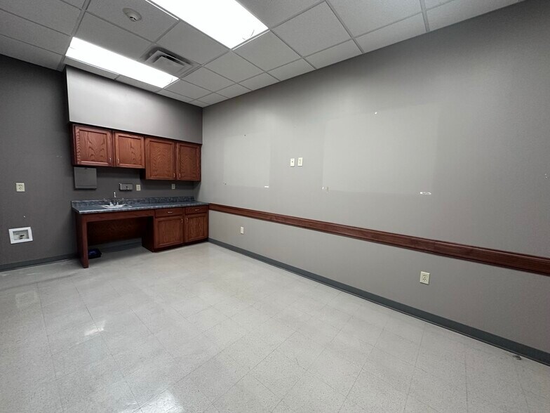 More Photos Of 2439 Monarch Dr, Laredo Office For Lease