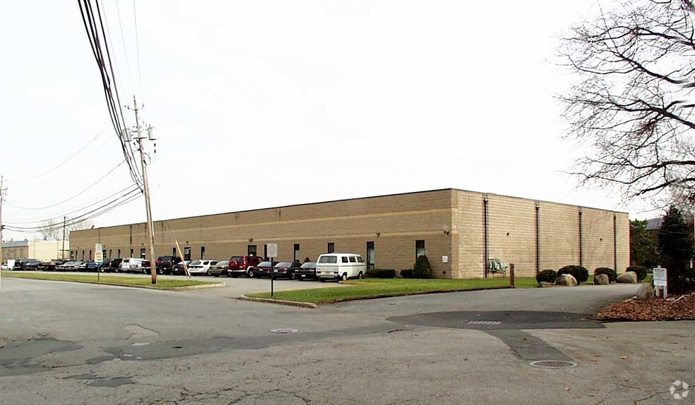 Primary Photo Of 152 Veterans Dr, Northvale Warehouse For Lease