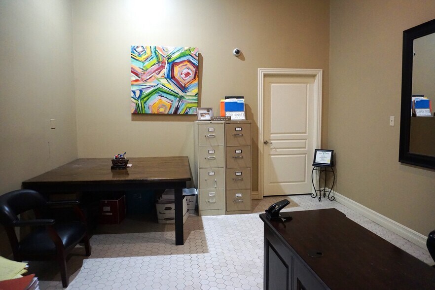 More Photos Of 404 S Main St, Jonesboro Office For Sale