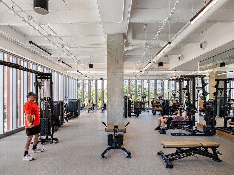 More Photos Of 1550 Lamar St, Houston Office For Lease