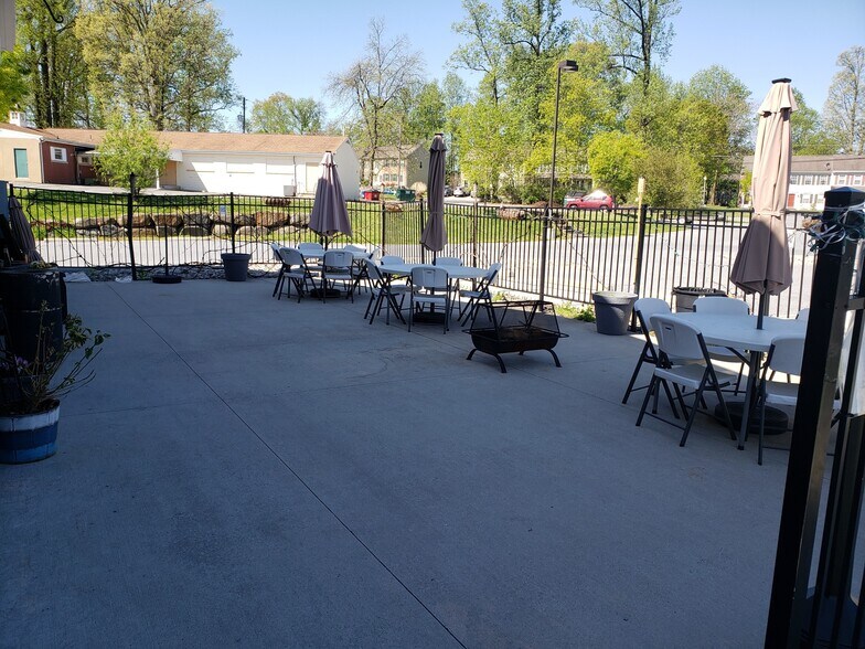 More Photos Of 50 Veterans Dr, Elizabethtown General Retail For Sale