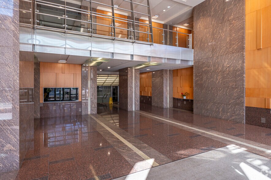 More Photos Of 10 E Doty St, Madison Office For Lease