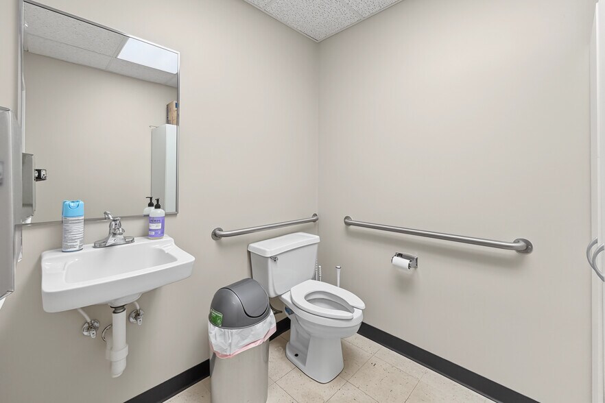 More Photos Of 5731 Greendale Rd, Johnston Medical For Lease