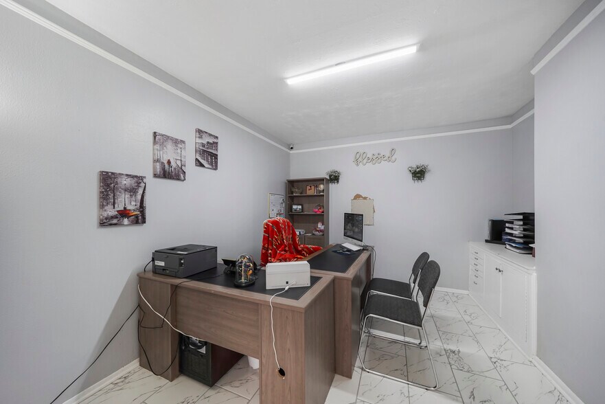 More Photos Of 2815 N Main St, Baytown Office Residential For Sale