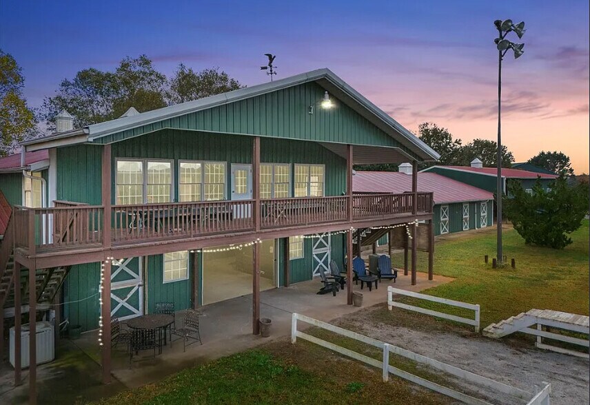 More Photos Of 715 Melton Rd, Liberty Horse Stables For Sale